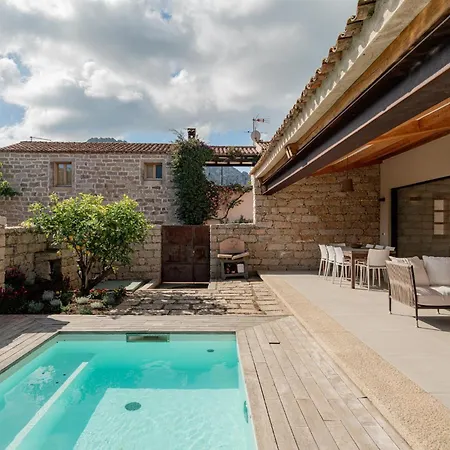 Dell'800 Con Jacuzzi Privata - San Pantaleo